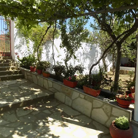 度假居 Adamadios Green House *